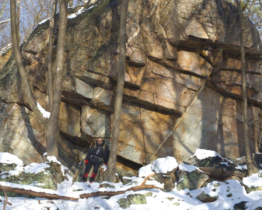 Large rock by side of trail on way to Wolf Rock